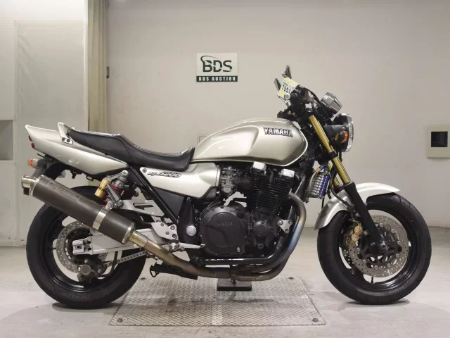 Yamaha XJR1200 лот № 7551 оценка 4  с аукциона в Японии