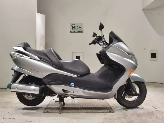 Honda FORZA Z лот № 2689 оценка 4  с аукциона в Японии