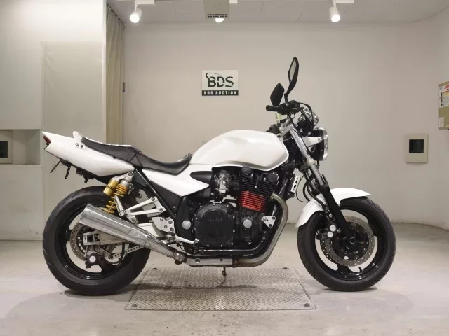 Yamaha XJR1300 лот № 5156 оценка 4  с аукциона в Японии