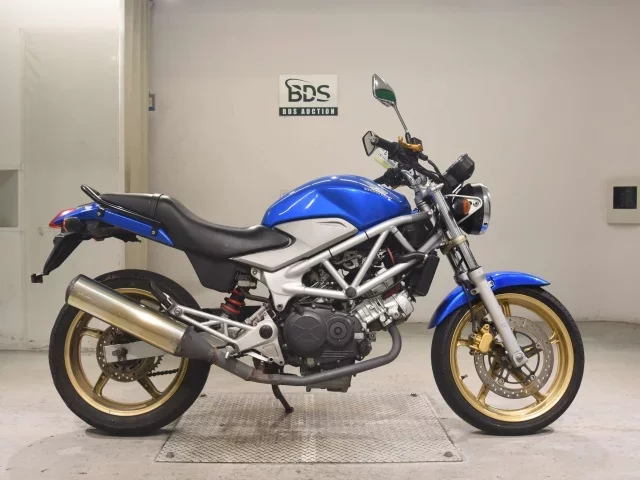 Honda VTR250 лот № 5013 оценка 4  с аукциона в Японии