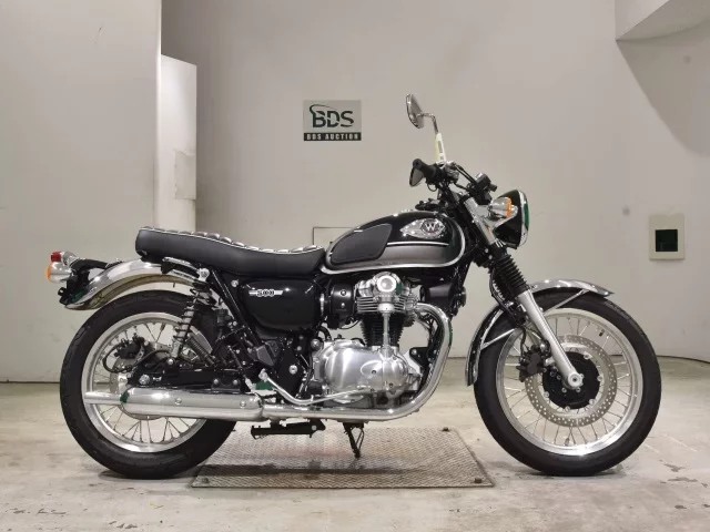Kawasaki W800-2 лот № 2555 оценка 6  с аукциона в Японии