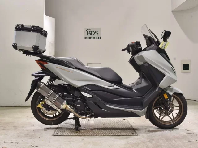 Honda FORZA -6 лот № 2560 оценка 5  с аукциона в Японии