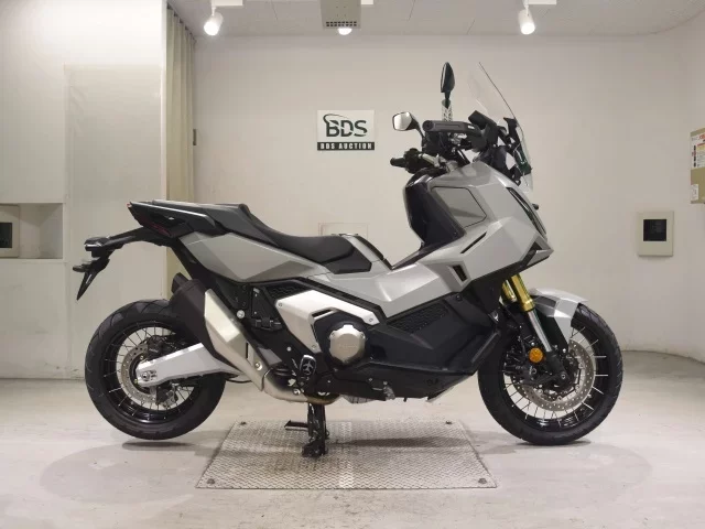 Honda X-ADV750-2 лот № 7697 оценка 8  с аукциона в Японии