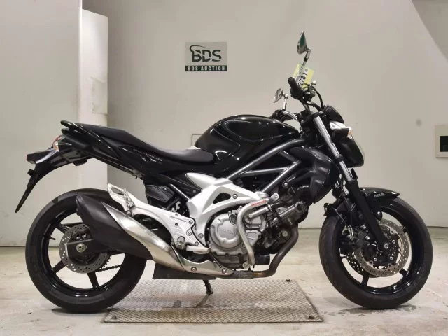 Suzuki GLADIUS400 лот № 2781 оценка 4  с аукциона в Японии