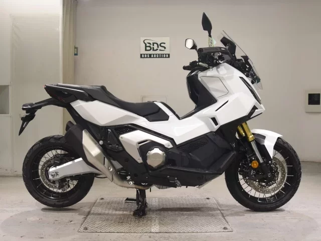 Honda X-ADV750-2 лот № 7615 оценка 8  с аукциона в Японии