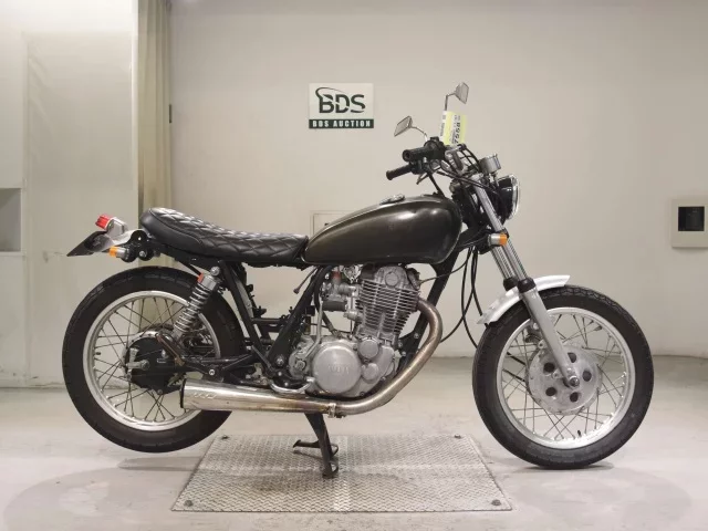 Yamaha SR400-2 лот № 7558 оценка 4  с аукциона в Японии