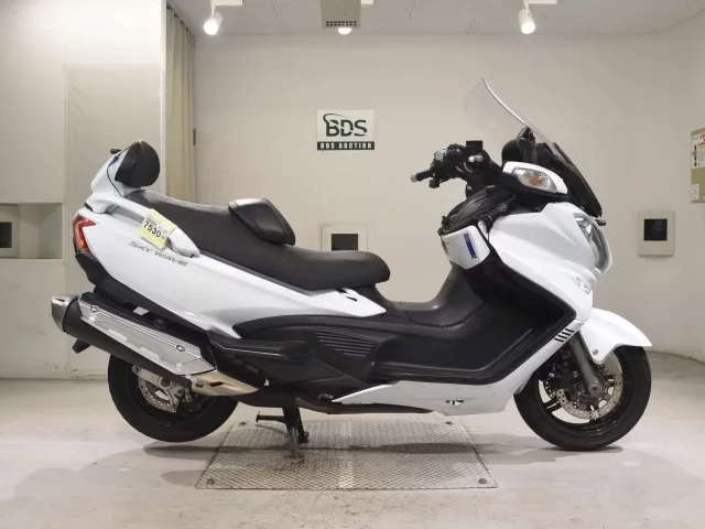 Suzuki SKYWAVE 650LX лот № 7530 оценка 4  с аукциона в Японии