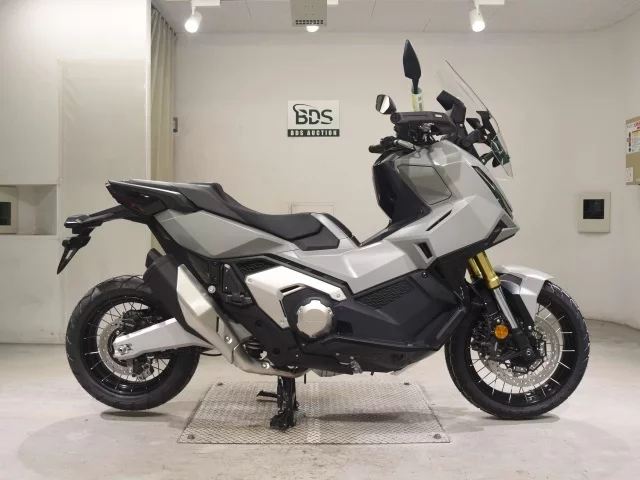 Honda X-ADV750-2 лот № 5083 оценка 9  с аукциона в Японии