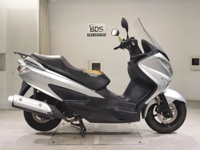 Suzuki BURGMAN200 лот № 7717 оценка 4  с аукциона в Японии