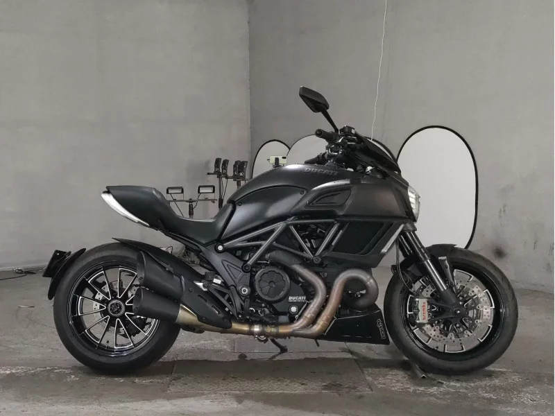 Ducati  DIAVEL DARK лот № 8059 оценка 4  с аукциона в Японии