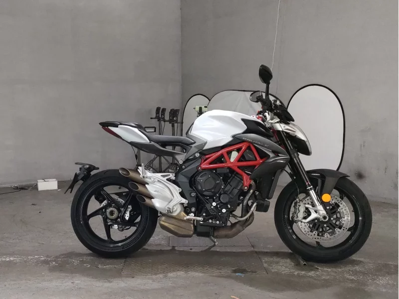 MV Agusta  BRUTALE 800 лот № 8346 оценка 4  с аукциона в Японии