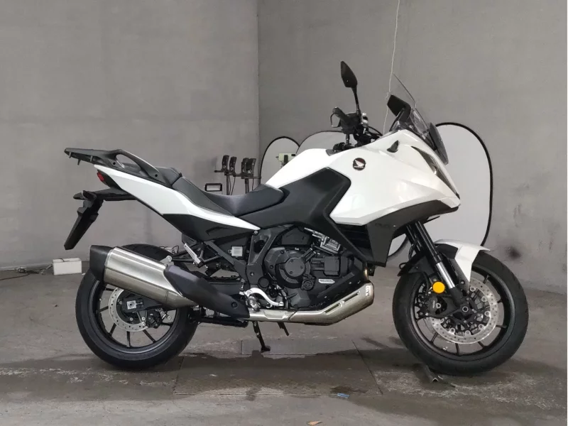 Honda NT1100 лот № 8350 оценка 6  с аукциона в Японии