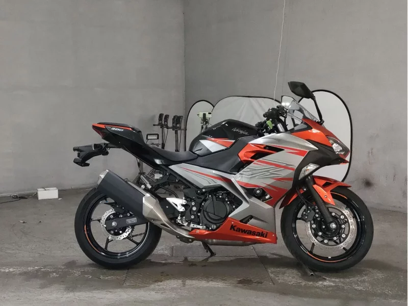 Kawasaki NINJA400 лот № 7390 оценка 4.5  с аукциона в Японии