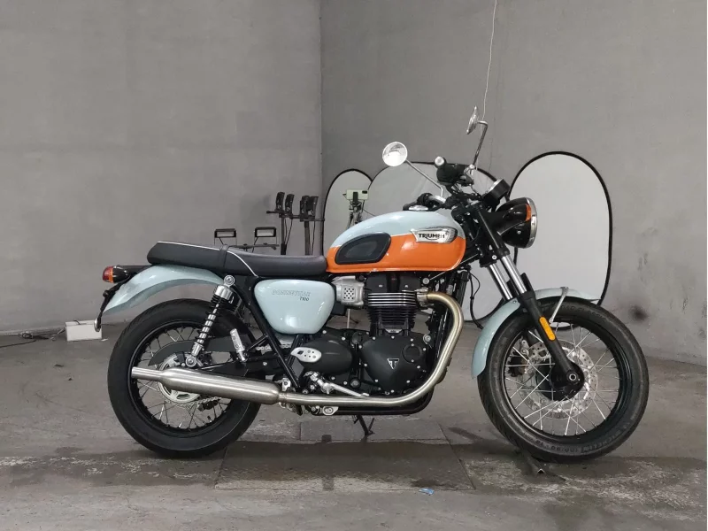 Triumph  BONNEVILLE T100 лот № 7572 оценка 5  с аукциона в Японии