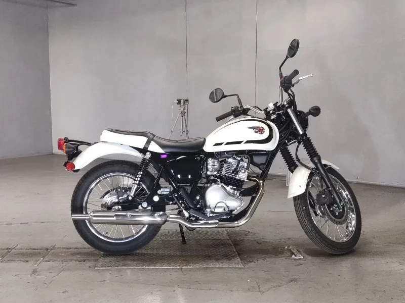 Kawasaki W230 лот № 5215 оценка 6  с аукциона в Японии