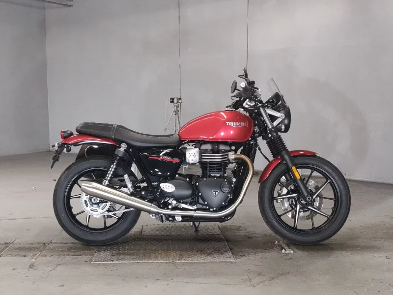 Triumph  STREET TWIN 900 лот № 5320 оценка 6  с аукциона в Японии