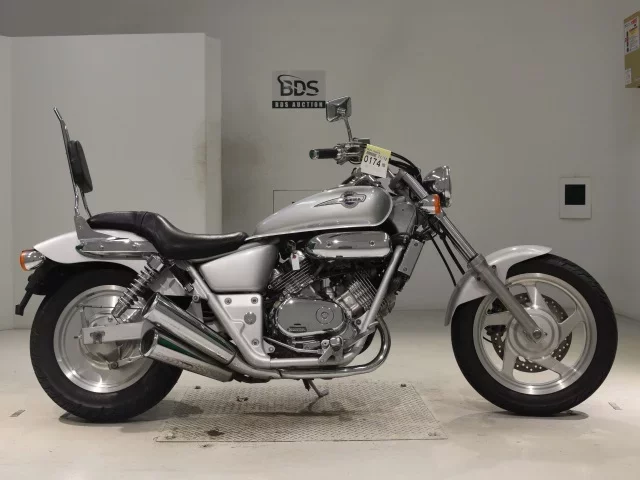 Honda MAGNA 250 лот № 0174 оценка 4  с аукциона в Японии