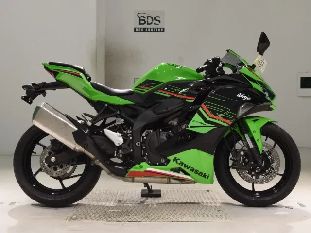 Kawasaki ZX-4R SE лот № 0122 оценка 5  с аукциона в Японии