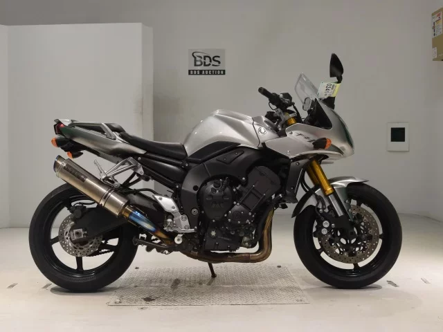 Yamaha FZ-1 FEATHER лот № 0241 оценка 4  с аукциона в Японии