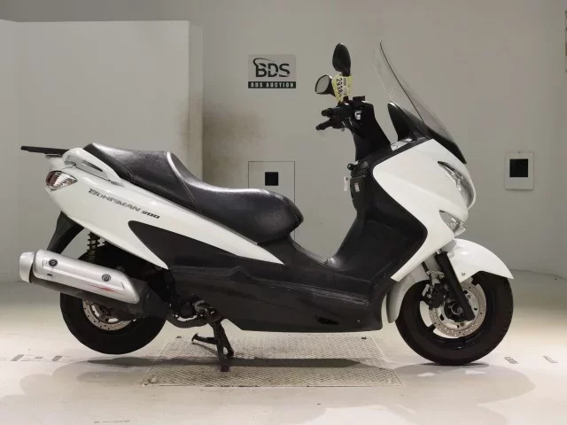Suzuki BURGMAN200 лот № 2938 оценка 4  с аукциона в Японии