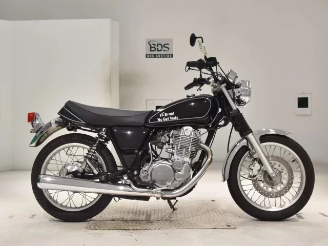 Yamaha SR400-3 лот № 2903 оценка 4  с аукциона в Японии