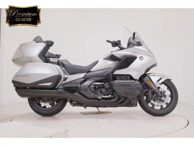 Honda GL1800 TOUR D лот № 2586 оценка 8  с аукциона в Японии