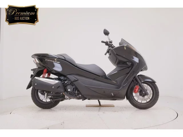 Honda FORZA лот № 2560 оценка 5  с аукциона в Японии