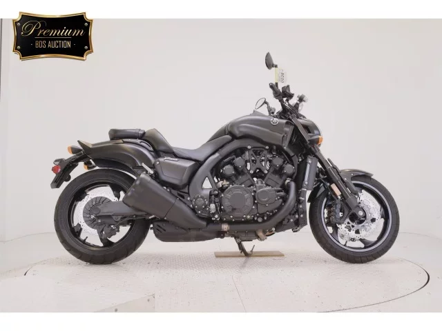 Yamaha V-MAX-2 лот № 0036 оценка 7  с аукциона в Японии