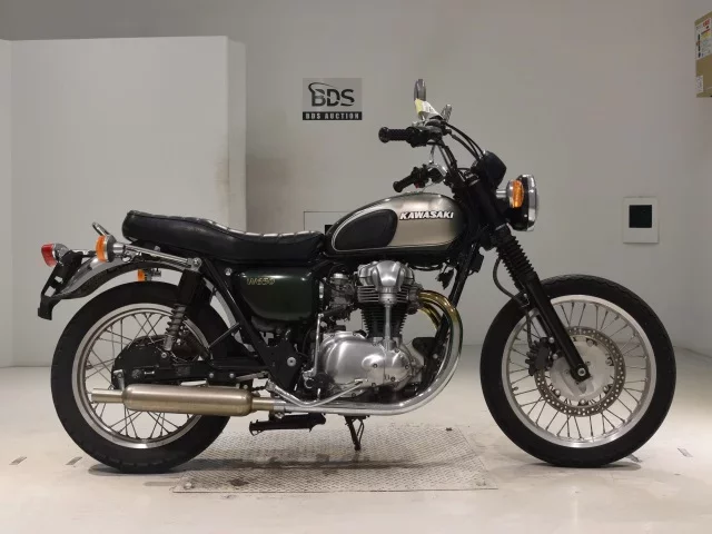 Kawasaki W650 лот № 0502 оценка 4  с аукциона в Японии