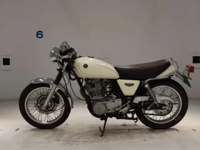Yamaha SR400-4  с аукциона в Японии