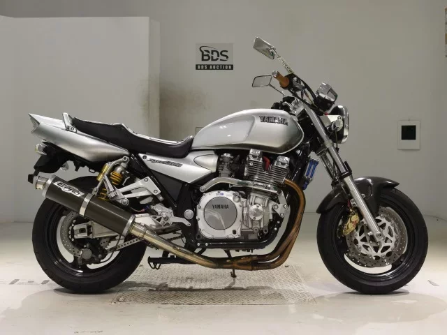 Yamaha XJR1300 лот № 8060 оценка 4  с аукциона в Японии
