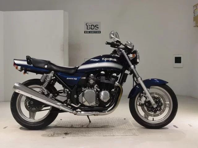 Kawasaki ZEPHYR750 лот № 0267 оценка 4  с аукциона в Японии