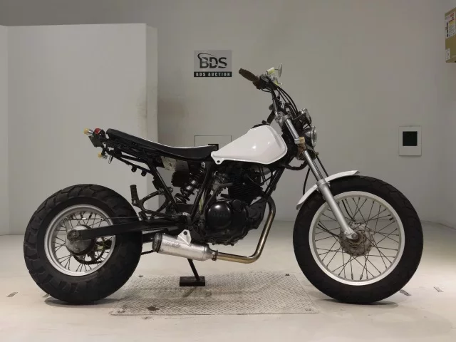 Yamaha TW200 лот № 0244 оценка 4  с аукциона в Японии