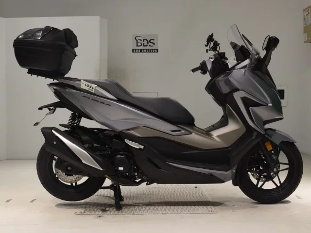 Honda FORZA -5 лот № 7652 оценка 6  с аукциона в Японии