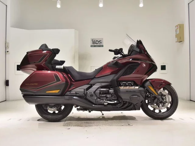 Honda GL1800 TOUR D лот № 5194 оценка 8  с аукциона в Японии