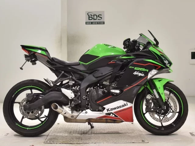Kawasaki ZX-25R лот № 2739 оценка 5  с аукциона в Японии