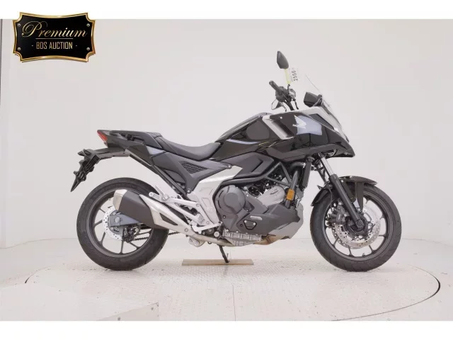 Honda NC750XD-3 лот № 2556 оценка 7  с аукциона в Японии