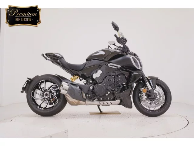 Ducati  DIAVEL V4 лот № 0058 оценка 5  с аукциона в Японии