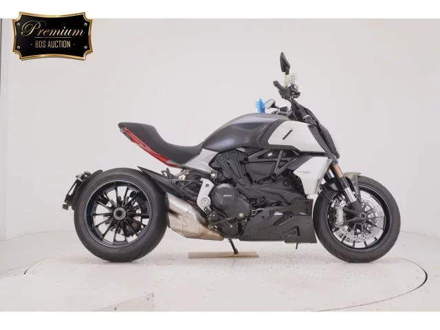 Ducati  DIAVEL 1260 лот № 0022 оценка 6  с аукциона в Японии