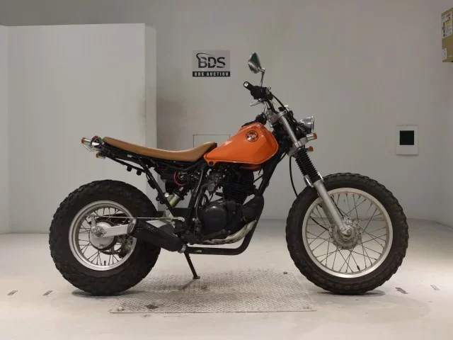 Yamaha TW200 лот № 0532 оценка 4  с аукциона в Японии