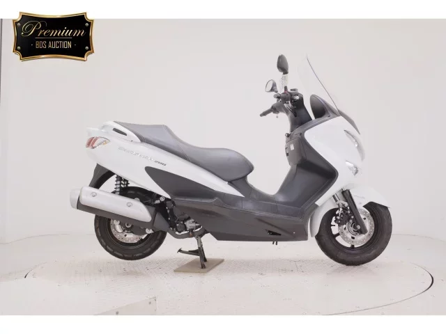 Suzuki BURGMAN 200A лот № 2558 оценка 5  с аукциона в Японии
