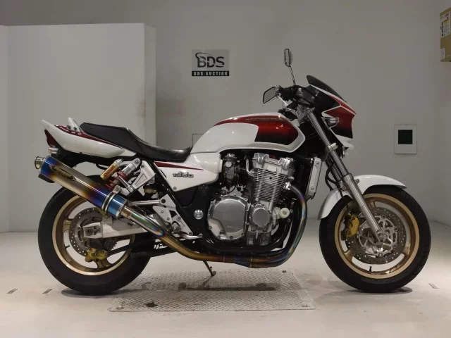 Honda CB1300SF лот № 0105 оценка 4  с аукциона в Японии