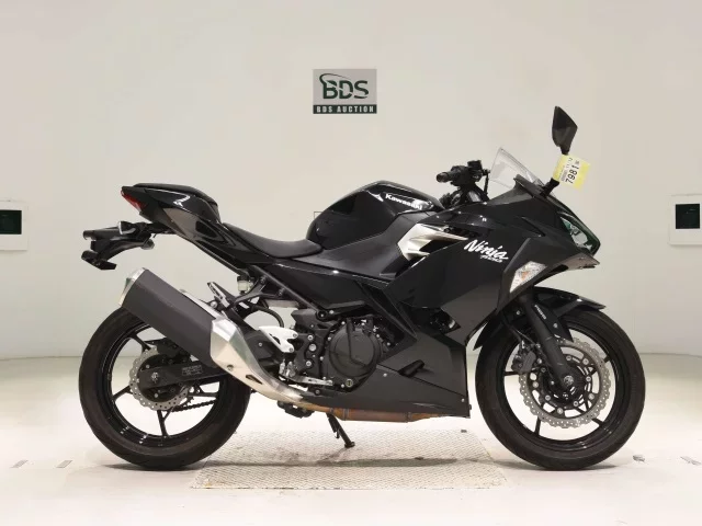 Kawasaki NINJA400-2 лот № 7981 оценка 5  с аукциона в Японии