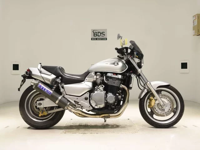 Honda X4 лот № 8035 оценка 4  с аукциона в Японии