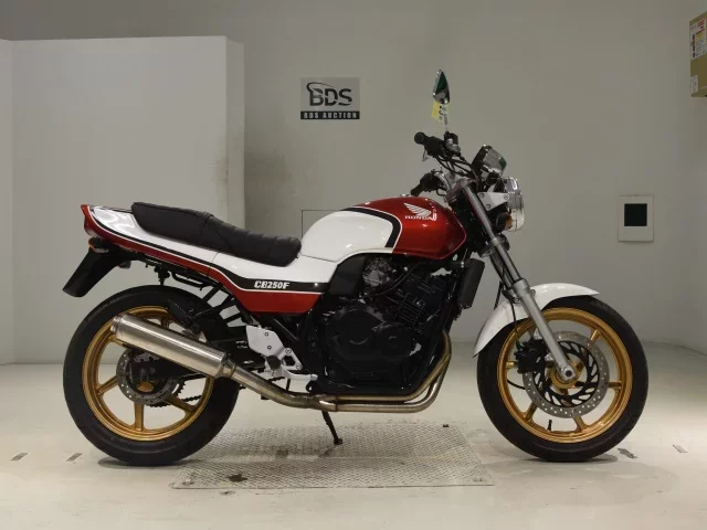 Honda JADE лот № 0123 оценка 4  с аукциона в Японии