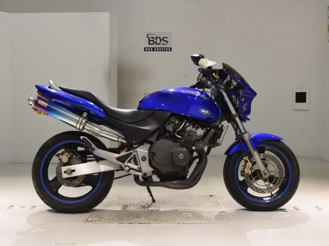 Honda HORNET250 лот № 5110 оценка 4  с аукциона в Японии