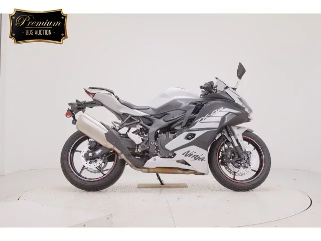 Kawasaki ZX-4R SE лот № 7516 оценка 5  с аукциона в Японии