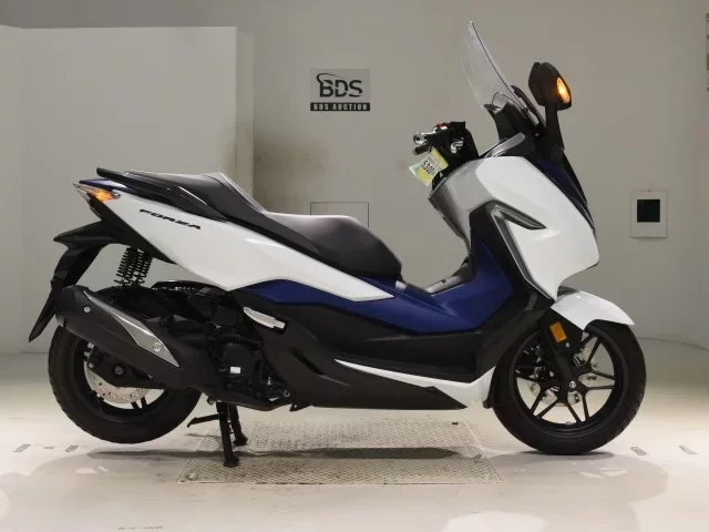 Honda FORZA -4 лот № 5300 оценка 5  с аукциона в Японии