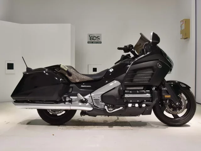 Honda GL1800 F6B лот № 7621 оценка 4  с аукциона в Японии