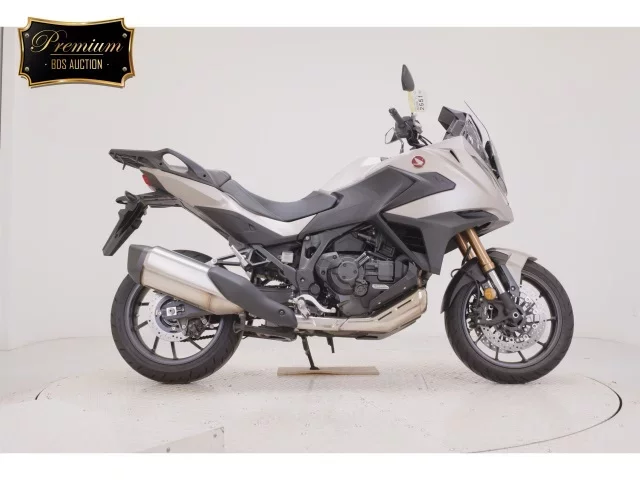 Honda NT1100 лот № 2551 оценка 7  с аукциона в Японии